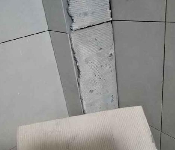 泰来瓷砖空鼓维修公司分享下厨房瓷砖脱落的补救措施。